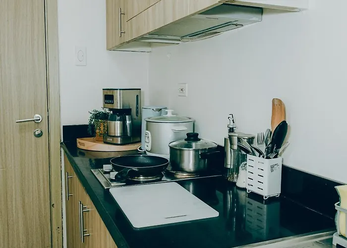 Budget Staycation Near Moa Apartahotel *