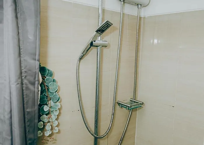 Budget Staycation Near Moa *